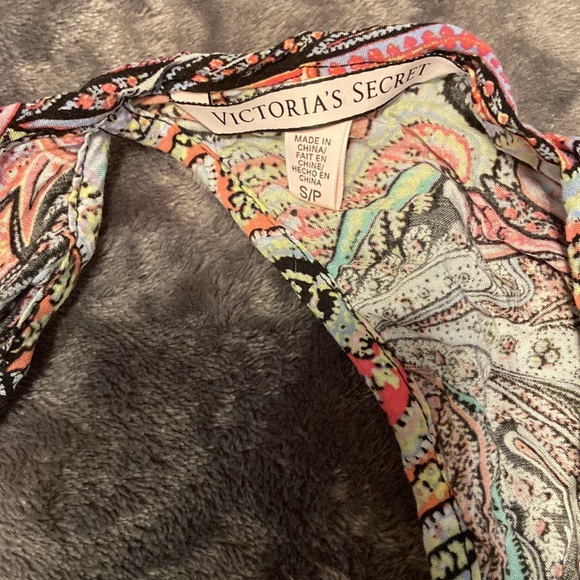 BUNDLE DISCOUNTS! Victoria’s Secret paisley swim cover up SMALL - Picture 2 of 7